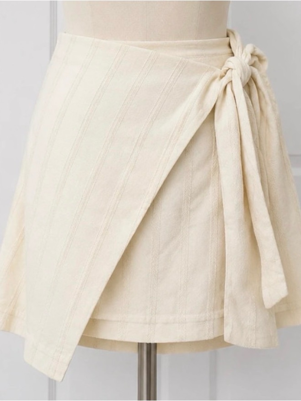Club Monaco Mairead Wrap Mini Skirt White Ivory Size 12 NWT Retail $149